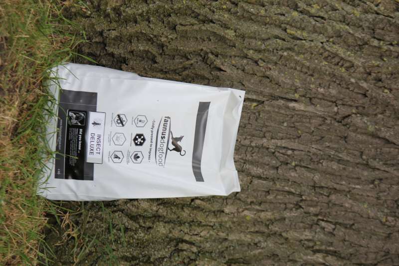 INSECT DELUXE 4 KG