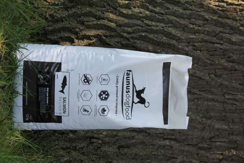 MINI SALMON DELIGHT 12 KG