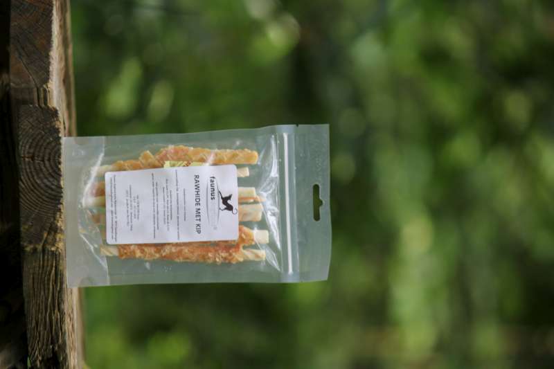 RAWHIDE WITH CHICKEN 13CM